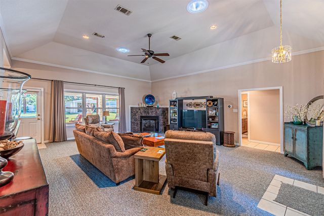 617 Parker Lane, Granbury, TX 76048