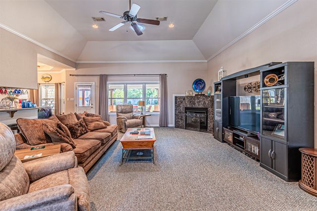 617 Parker Lane, Granbury, TX 76048