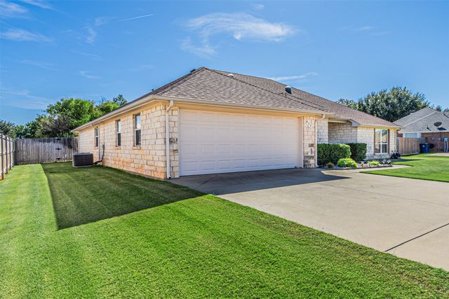 617 Parker Lane, Granbury, TX 76048