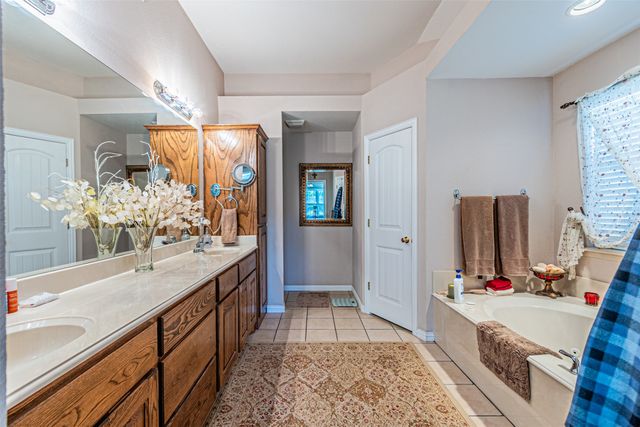 617 Parker Lane, Granbury, TX 76048