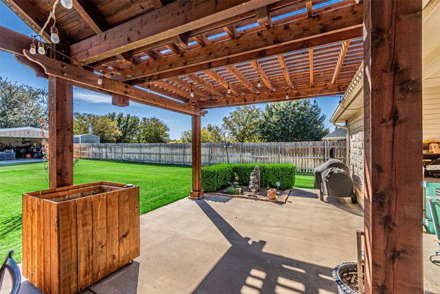 617 Parker Lane, Granbury, TX 76048