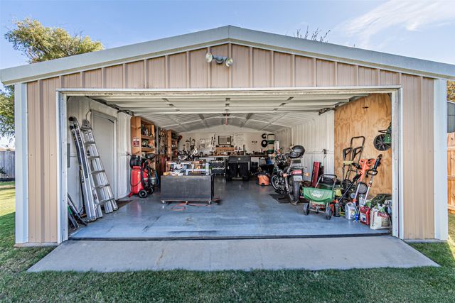 617 Parker Lane, Granbury, TX 76048