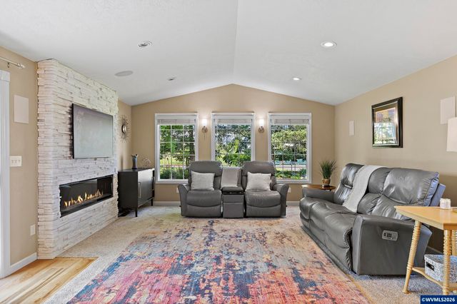 2920 Clover St NE, Albany, OR 97322