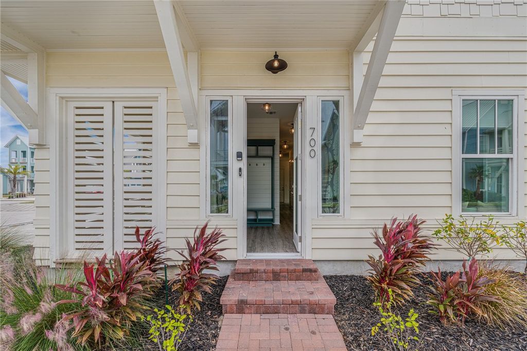 700 Sunrise Ave, Port Aransas, TX 78373 — photo 2