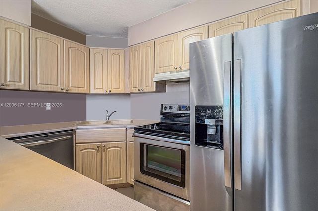 2642 Collins Ave 306, Miami Beach, FL 33140