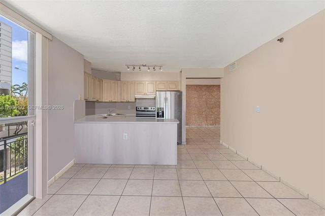 2642 Collins Ave 306, Miami Beach, FL 33140