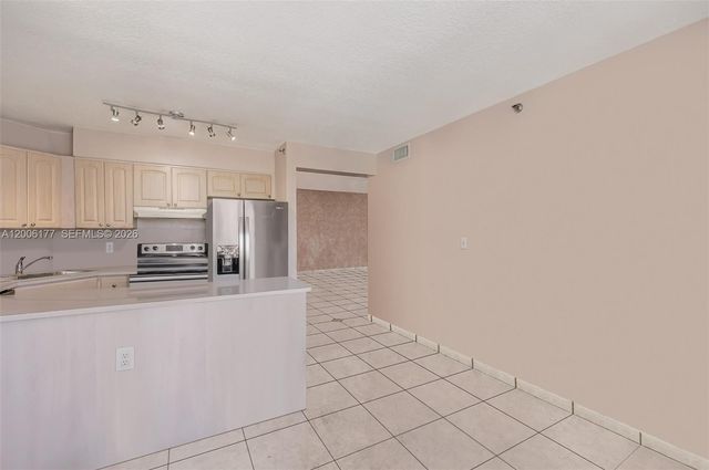 2642 Collins Ave 306, Miami Beach, FL 33140