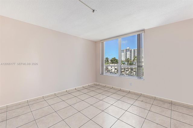 2642 Collins Ave 306, Miami Beach, FL 33140