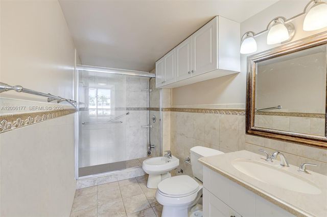 2642 Collins Ave 306, Miami Beach, FL 33140