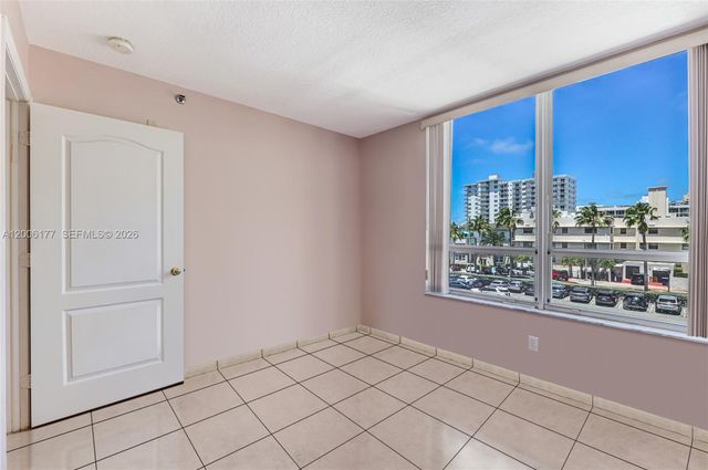 2642 Collins Ave 306, Miami Beach, FL 33140