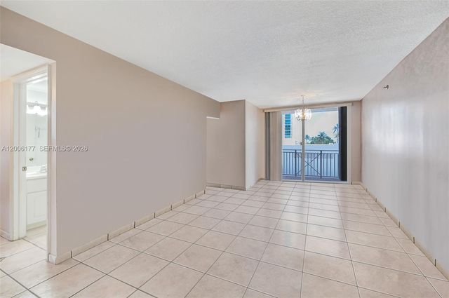 2642 Collins Ave 306, Miami Beach, FL 33140