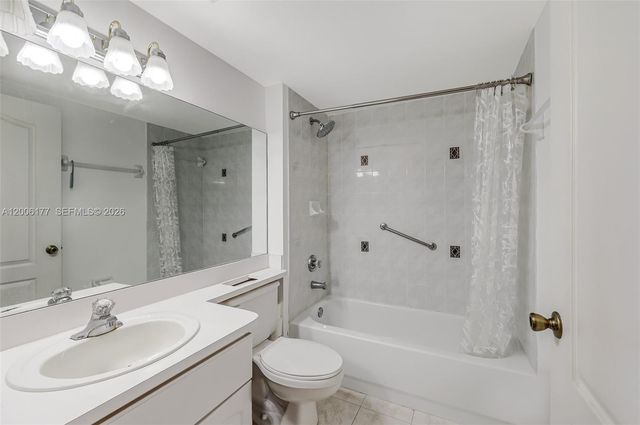 2642 Collins Ave 306, Miami Beach, FL 33140