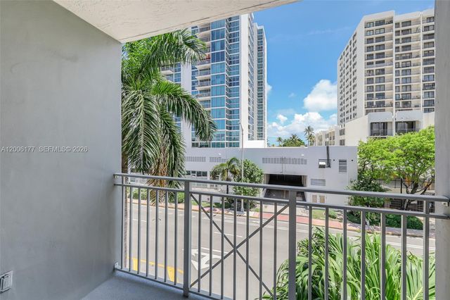 2642 Collins Ave 306, Miami Beach, FL 33140