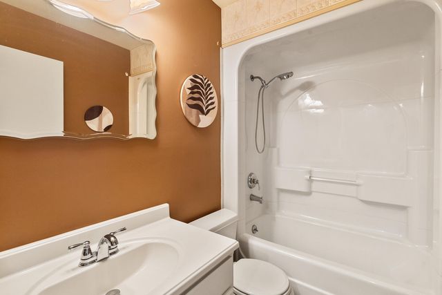 707 Garland Circle A, Kalamazoo, MI 49008
