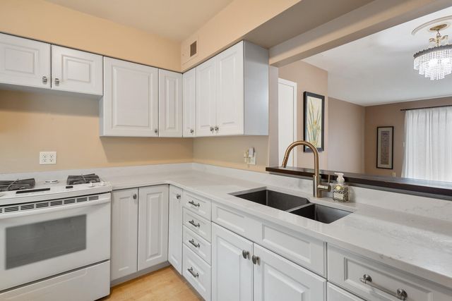 707 Garland Circle A, Kalamazoo, MI 49008