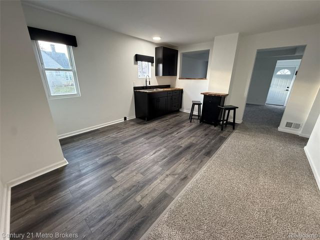 2098 E Scottwood Avenue, Burton, MI 48529