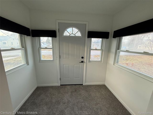 2098 E Scottwood Avenue, Burton, MI 48529