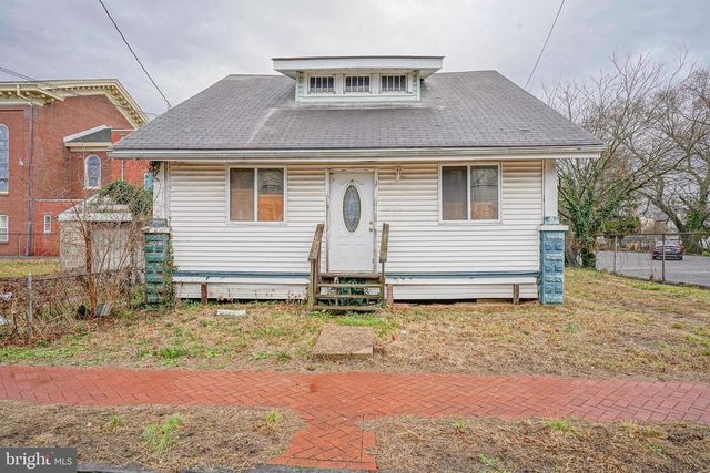 4 OAK ST, Salem, NJ 08079