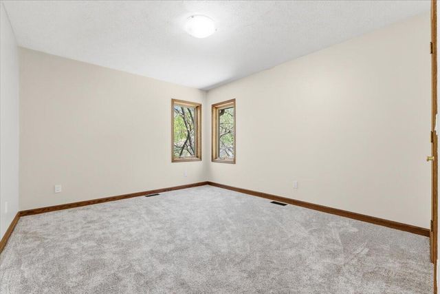 19677 DEER RUN Lane, Council Bluffs, IA 51503