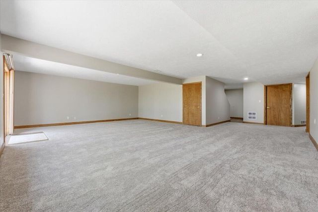 19677 DEER RUN Lane, Council Bluffs, IA 51503