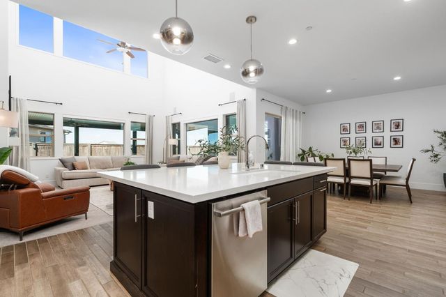 874 Overstone Avenue, Madera, CA 93636