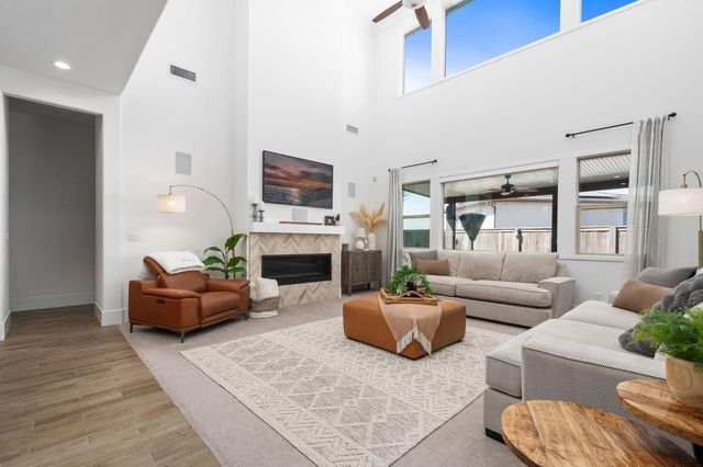 874 Overstone Avenue, Madera, CA 93636