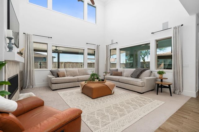 874 Overstone Avenue, Madera, CA 93636