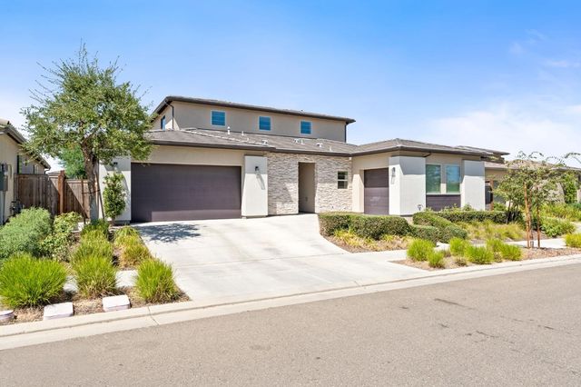 874 Overstone Avenue, Madera, CA 93636