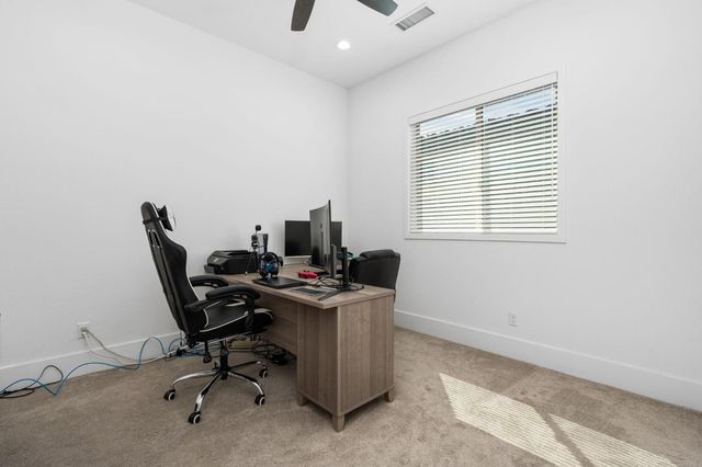 874 Overstone Avenue, Madera, CA 93636