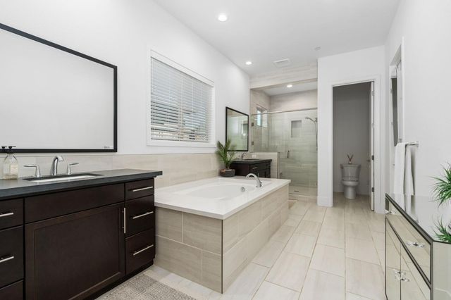 874 Overstone Avenue, Madera, CA 93636