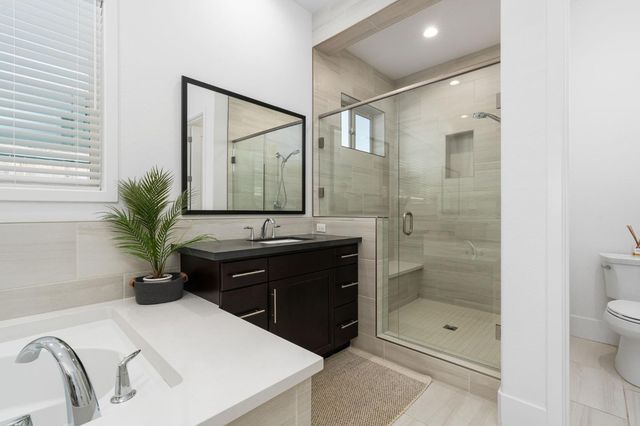 874 Overstone Avenue, Madera, CA 93636