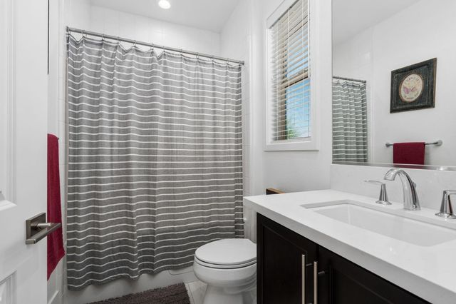 874 Overstone Avenue, Madera, CA 93636