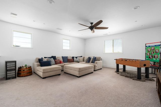 874 Overstone Avenue, Madera, CA 93636