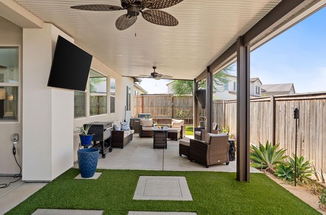 874 Overstone Avenue, Madera, CA 93636
