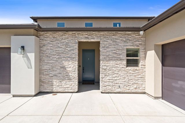 874 Overstone Avenue, Madera, CA 93636