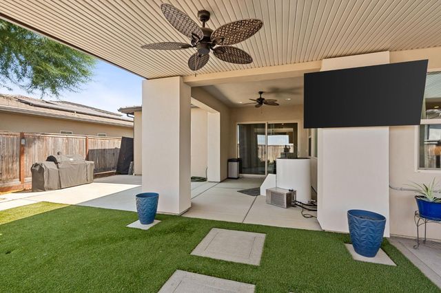 874 Overstone Avenue, Madera, CA 93636