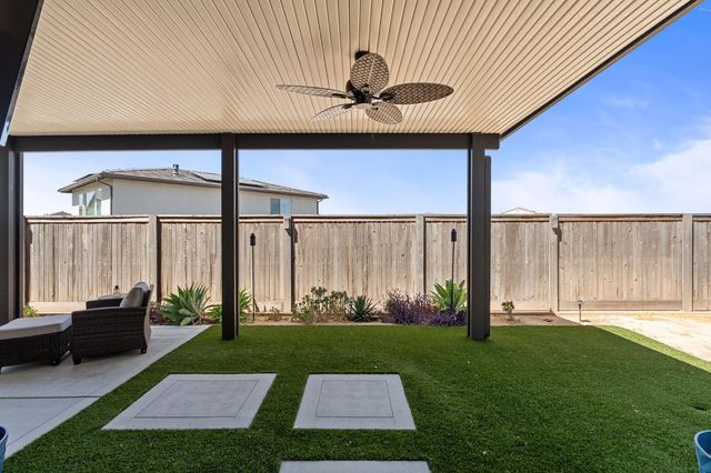 874 Overstone Avenue, Madera, CA 93636