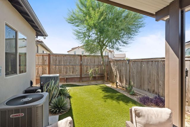 874 Overstone Avenue, Madera, CA 93636
