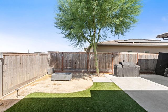 874 Overstone Avenue, Madera, CA 93636