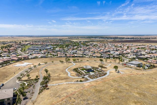 874 Overstone Avenue, Madera, CA 93636
