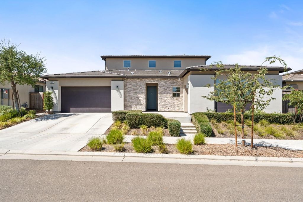 874 Overstone Avenue, Madera, CA 93636