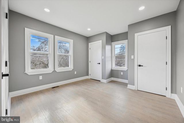 523 W GLENSIDE AVE, Glenside, PA 19038