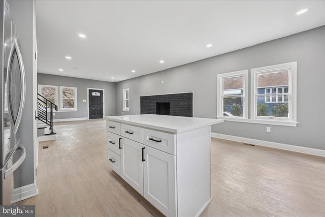 523 W GLENSIDE AVE, Glenside, PA 19038