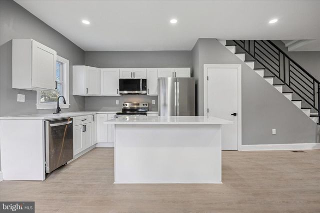 523 W GLENSIDE AVE, Glenside, PA 19038