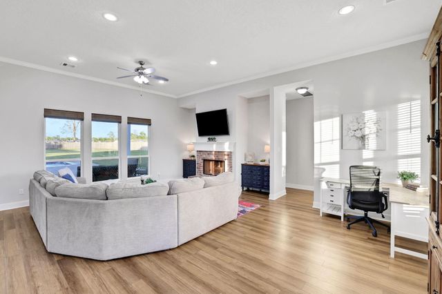 5611 Arrowhead Point Drive, Baytown, TX 77523