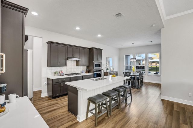 5611 Arrowhead Point Drive, Baytown, TX 77523