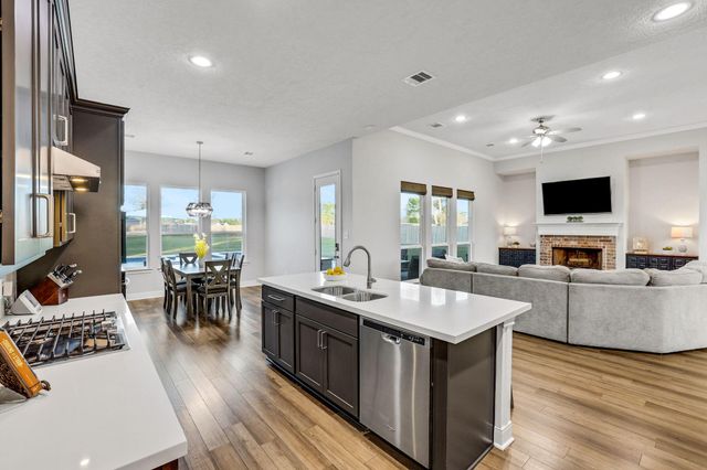 5611 Arrowhead Point Drive, Baytown, TX 77523