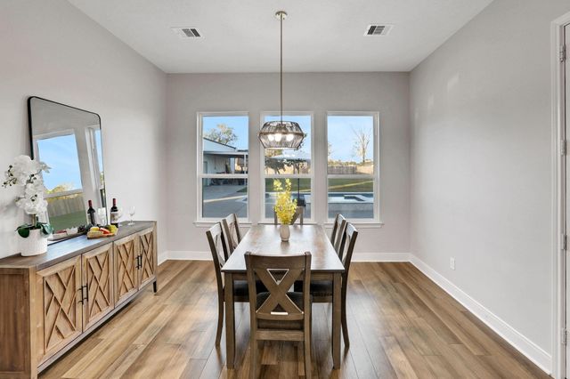 5611 Arrowhead Point Drive, Baytown, TX 77523