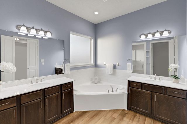 5611 Arrowhead Point Drive, Baytown, TX 77523