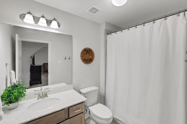 5611 Arrowhead Point Drive, Baytown, TX 77523